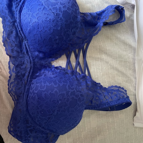 36D and C and medium sport bras - Picture 6 of 7